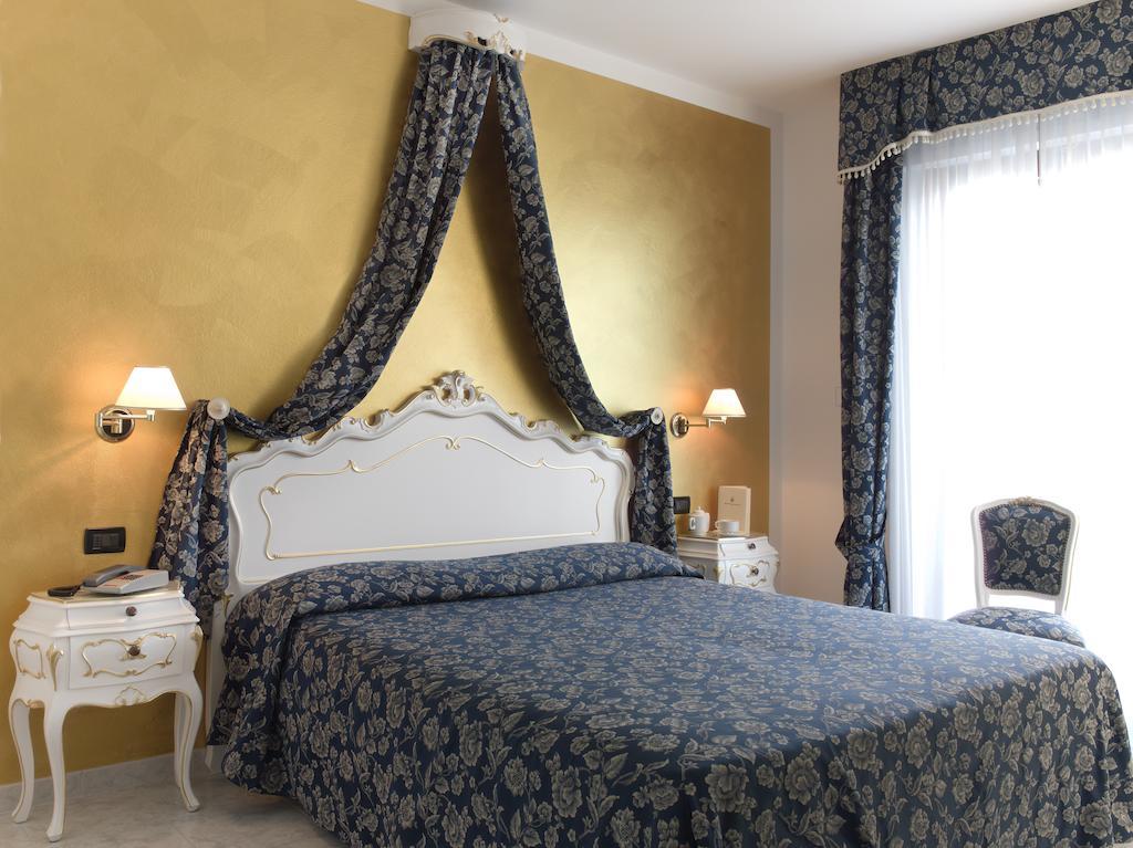 Hotel Panorama Ristorante ***S Torri Del Benaco Kamer foto